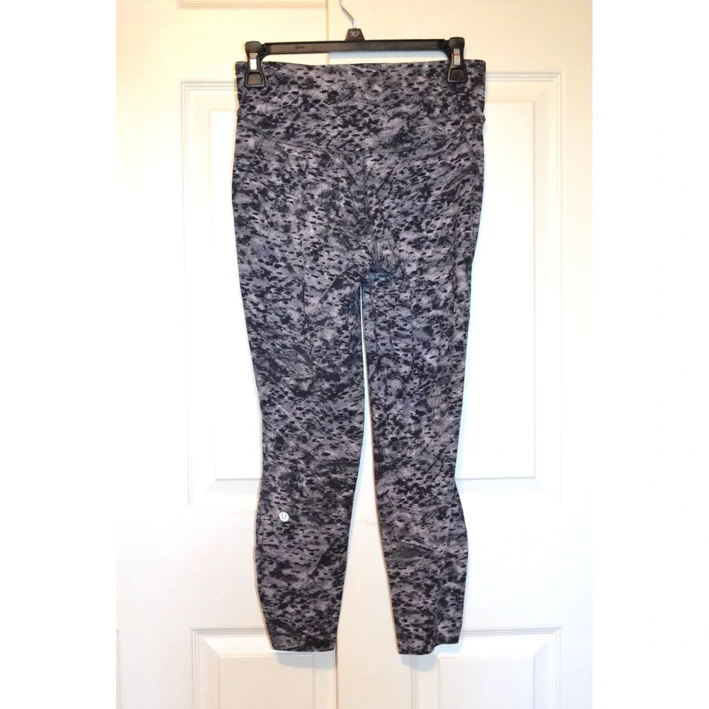 Lululemon Leggings Women's Size‎ 8 Black & Gray Camouflaged  Inseam 23